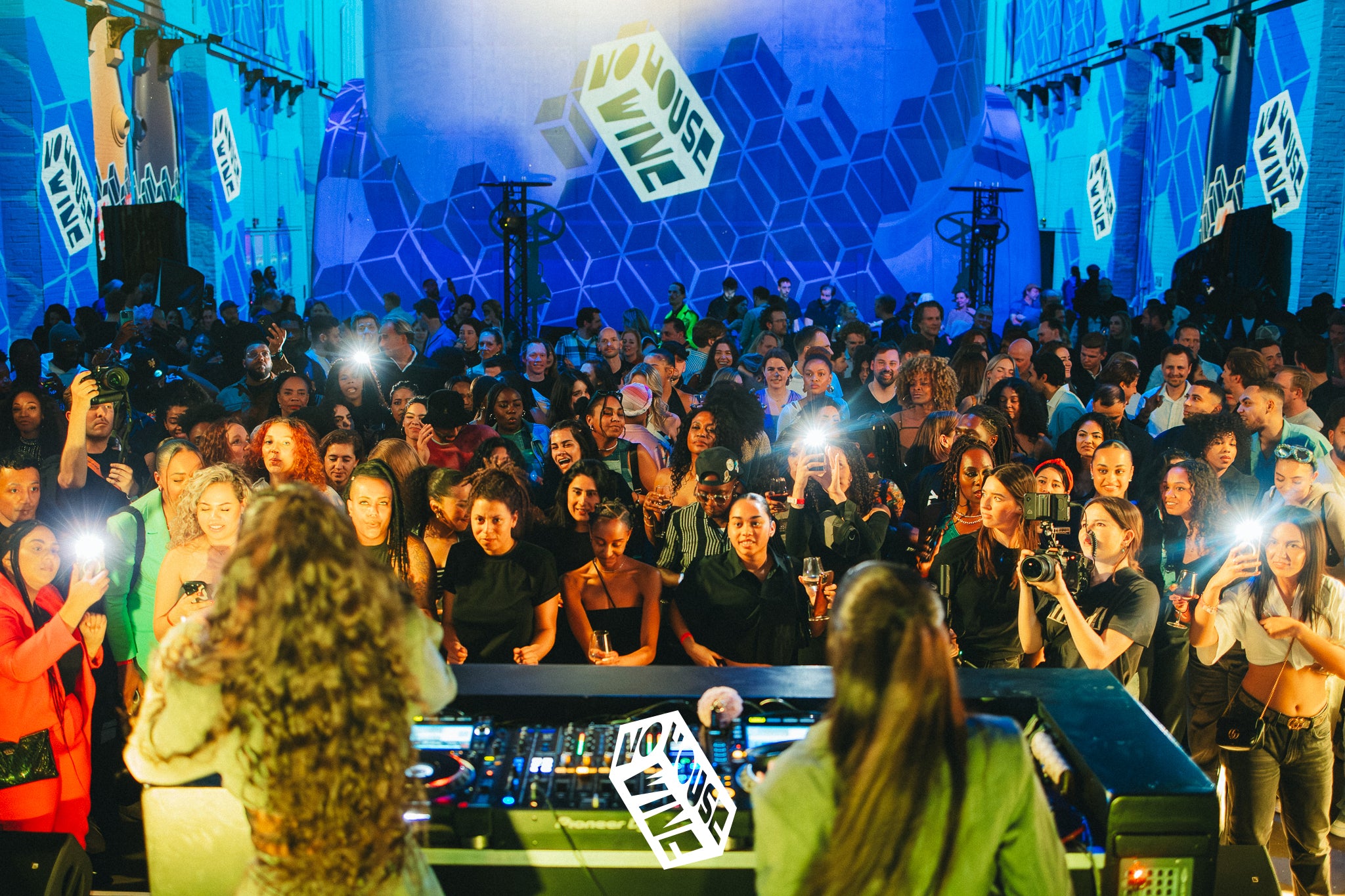 NoHouseWine Housewarming Party